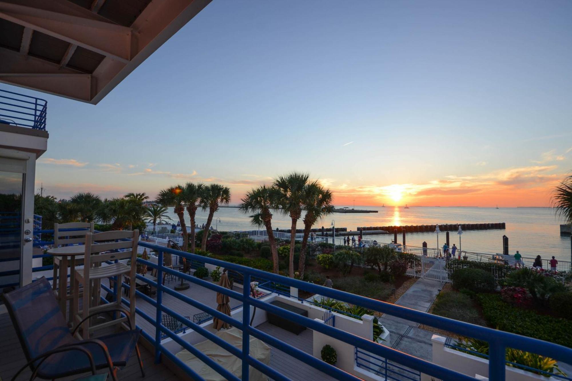 Sunset At Harbour Place Key West Buitenkant foto